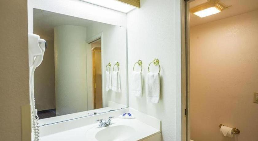 Hotel Markle In I-69 Екстериор снимка
